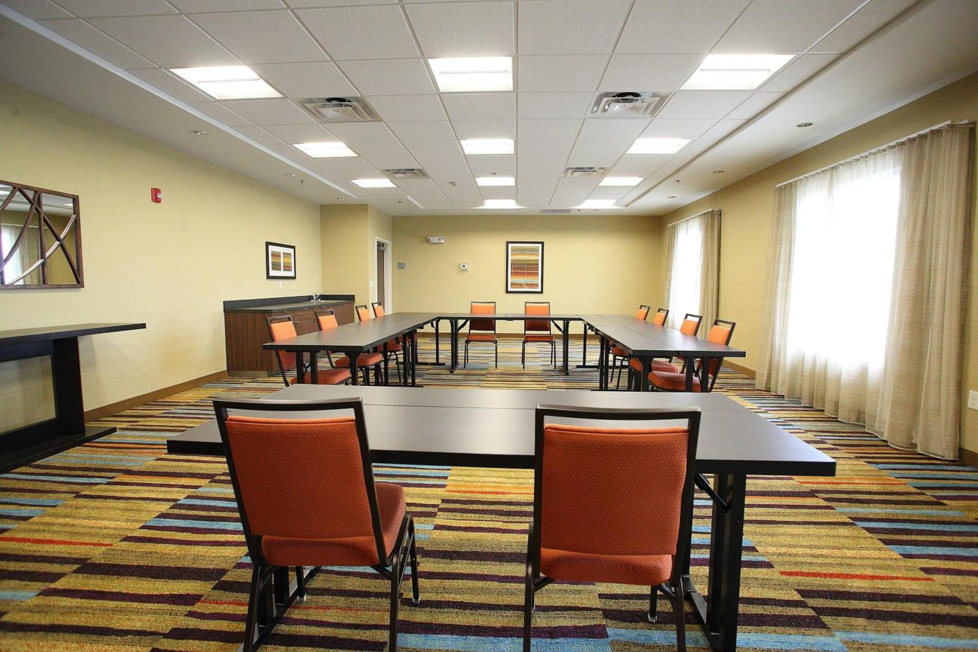 Fairfield Inn & Suites By Marriott East Grand Forks Bagian luar foto