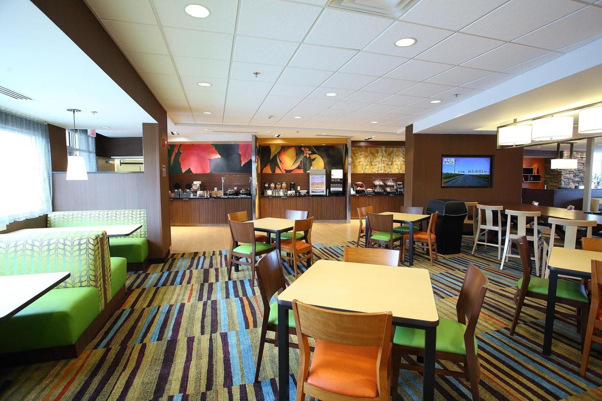 Fairfield Inn & Suites By Marriott East Grand Forks Bagian luar foto