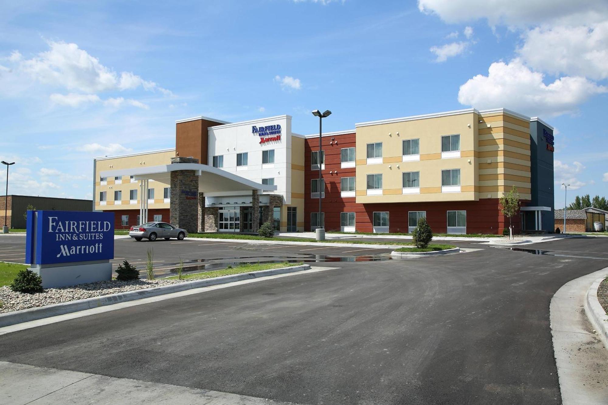 Fairfield Inn & Suites By Marriott East Grand Forks Bagian luar foto